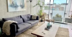 Se vende moderno departamento semi amoblado con terraza en Barranco